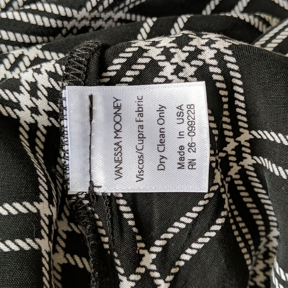 Vanessa Mooney🖤| The lala Dress - Final Sale - Picture 10 of 10